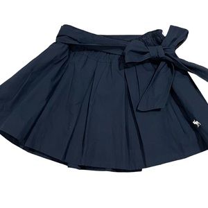 A&F Mini skirt in navy blue, lined to give volume